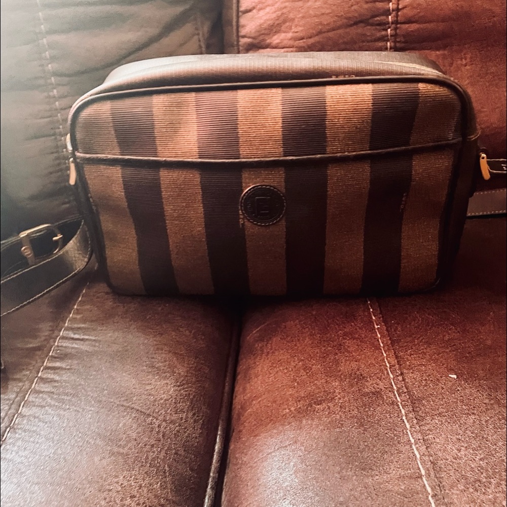 SOLD‼️‼️‼️Authentic Vintage Fendi Crossbody